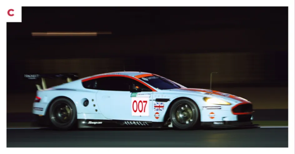 C. En 2008, la deuxième DBR9 officielle engagée est conduite par le pilote allemand Heiz-Harald Frentzen, l’italien Andrea Piccini et l’autrichien Karl Wendlinger. Elle termine à la 16e place, à cinq tours de sa sœur jumelle plus rapide.© IXO Collections SAS - Tous droits réservés.