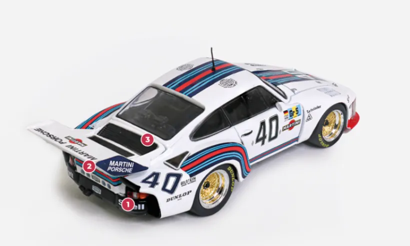 1. Like the 934, the first version of the 935 was equipped with a large turbocharger, which from 1977 onwards was replaced by two smaller turbos.2. Turbo engines are subject to a cubic capacity equivalence coefficient of 1.4. To be homologated in the maximum 4-litre category, the actual displacement of the 935 had to be limited to 2.8 litres.3. Initially, Porsche installed a higher bonnet to make room for the large heat exchanger that cooled the turbo air, but the FIA insisted that the standard bonnet shape be retained.© IXO Collections SAS - Tous droits réservés.