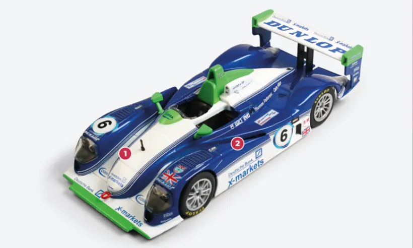 1. Das Design des SP1 ist im Vergleich zu anderen LMP1- Autos dieser Zeit relativ konventionell, mit einer Frontpartie, die den Luftstrom zu den Seitenpontons und dann nach außen leitet.2. Die tragende Struktur des Autos besteht aus Kohlefaser mit Verstärkungselementen aus Aluminium.© IXO Collections SAS - Tous droits réservés.