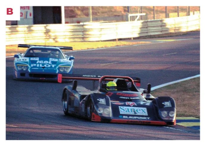 A. Bei den 24 Stunden von Le Mans 1996 navigiert der spätere Sieger durch die Dunlop-Kurve und beendet das Rennen nur eine Runde vor dem Porsche 911 GT1, gesteuert von den Fahrern Stuck, Boutsen und Wollek.© IXO Collections SAS - Tous droits réservés.