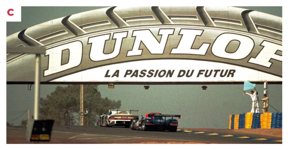 C. Hinter dem Porsche 911 GT1 von Karl Wendlinger, Yannick Dalmas und Scott Goodyear, der den dritten Platz belegte, folgt der TWR Porsche WCS-95. © IXO Collections SAS - Tous droits réservés.