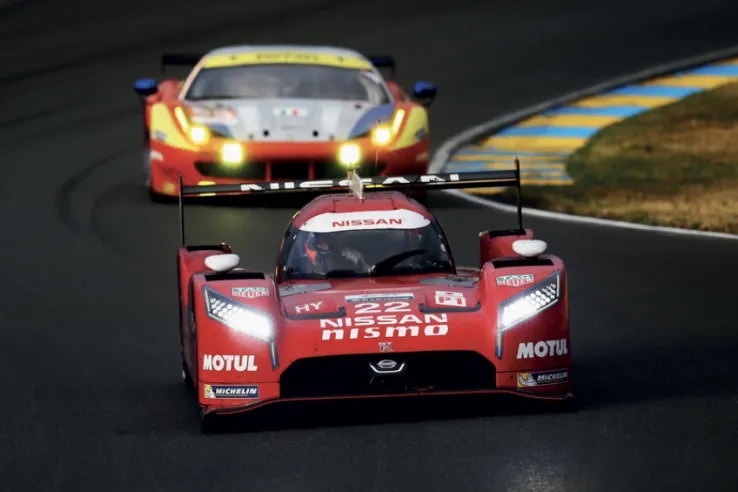 Der GT-R LM Nismo #22 mit Harry Tincknell, Michael Krumm und Alex Buncombe war das einzige der drei Autos, welche beim 24-Stunden-Rennen von Le Mans 2015 startete, und das Rennen auch beendete.© IXO Collections SAS - Tous droits réservés.