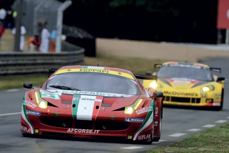 Der AF Corse 458 Italia GT2 mit der Startnummer 51 gehörte in 2011 zu den ersten Autos, die auf die Rennstrecke gingen. Nach Rennen in Le Castellet und Spa belegte er im Juni beim 24-Stunden-Rennen von Le Mans den 13. Platz.© IXO Collections SAS - Tous droits réservés.