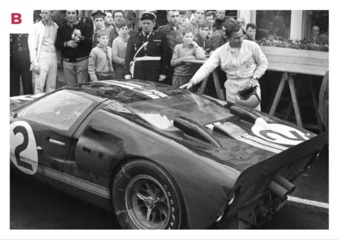 B. Der Neuseeländer Bruce McLaren neben seinem Siegerauto kurz nach Ende des Rennens.© IXO Collections SAS - Tous droits réservés.