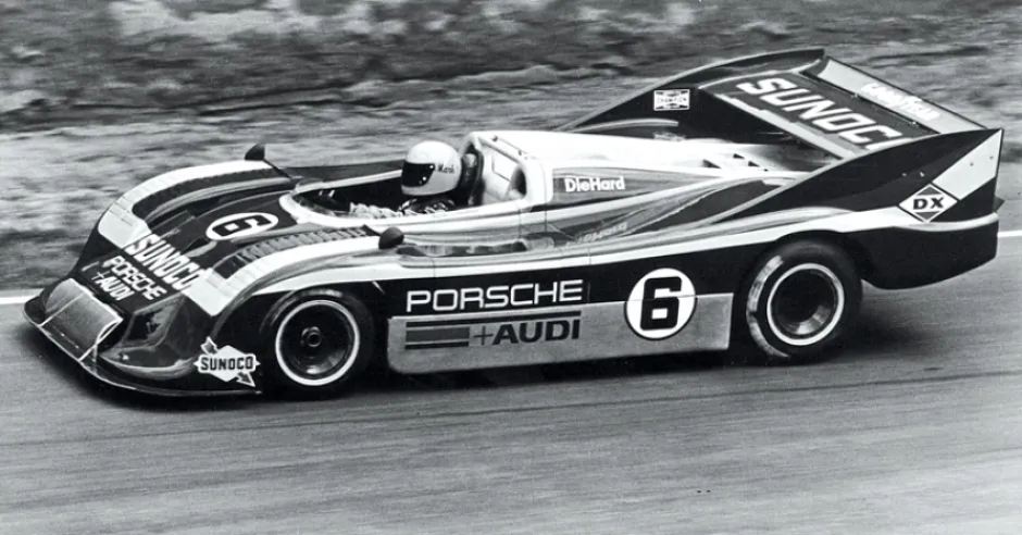 Der 917/30 erreicht in weniger als 4 Sekunden eine Geschwindigkeit von 0 auf 100 km/h. Nach einigen Quellen beträgt diese Zeit bei maximaler Motorleistung weniger als 2 Sekunden. © IXO Collections SAS - Tous droits réservés. 