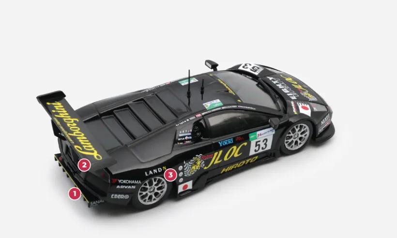 1. A large extractor has been added to the rear to increase the grip of the drive wheels.2. The mobile spoiler on the road car has been removed on the R-GT and replaced with a large, fixed wing.3. Despite the removal of four-wheel drive, the mechanical layout remains the same as the standard model, with the gearbox located in the passenger compartment rather than behind the engine, a solution that is more practical in the event of modifications and repairs.© IXO Collections SAS - Tous droits réservés. 