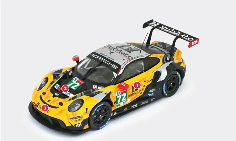 1. The safety features introduced on the 2017 RSR, such as the protective panel in the driver's door and the anti-collision system, have been updated and improved on the 2019 version.2.The hood grilles on the 2017 model have been replaced by two air extractors below the windshield.3.On the 2019 Porsche RSR evolution, the front air intake has been enlarged once again, extending below the headlights.© IXO Collections SAS - Tous droits réservés. 