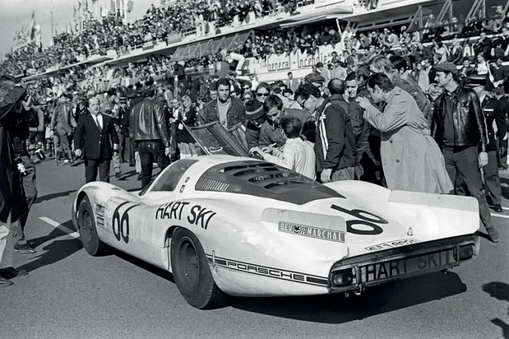 Das Auto des Tartaruga-Teams war der einzige 907, der das 24-Stunden-Rennen von Le Mans 1968 beendete, bei dem nur 18 der 54 gestarteten Autos das Ziel erreichten. © IXO Collections SAS - Tous droits réservés.&nbsp;