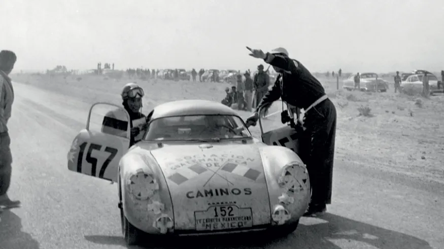 Das 550 Coupé Nr. 152 gewinnt in der Klasse 1.100 bis 1.600 der Carrera Panamericana mit Carlos A. González und José Sala Herrarte Ariano. © IXO Collections SAS - Tous droits réservés. 