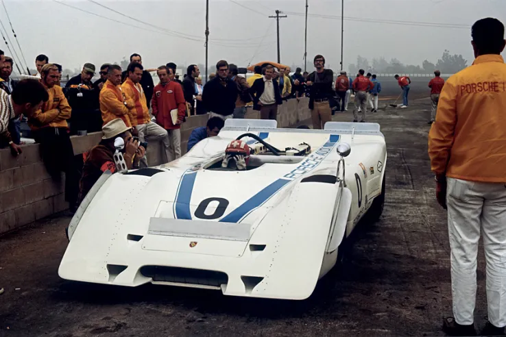 Sifferts 917 PA auf der Rennstrecke von Riverside, dem vorletzten Rennen der Can-Am-Saison 1969, wurde an der Frontpartie modifiziert und ist nun flacher und abgeschrägt.© IXO Collections SAS - Tous droits réservés.
