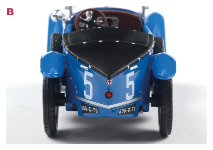 B. Das Heck, bekannt als „Boat Tail“, war ein typisches Merkmal der Fahrgestelle von Sportwagen dieser Zeit.© IXO Collections SAS - Tous droits réservés. 