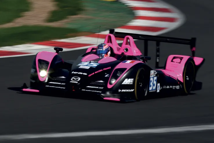 En 2010, dernière année de son engagement en LMP2, la Pescarolo 01 Evo finit septième absolue des 24 Heures du Mans avec l’équipe OAK Racing. © IXO Collections SAS - Tous droits réservés.&nbsp;