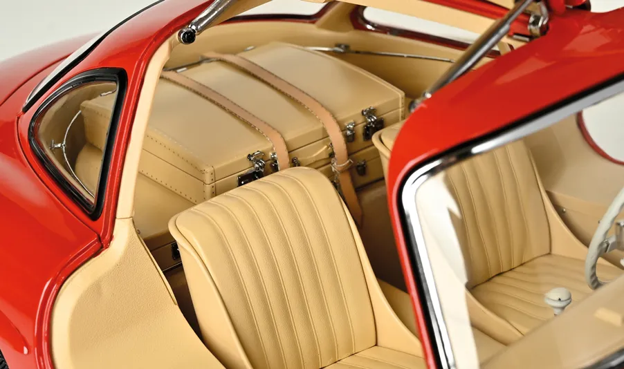 A classic car from the 50s to assemble piece by piece
